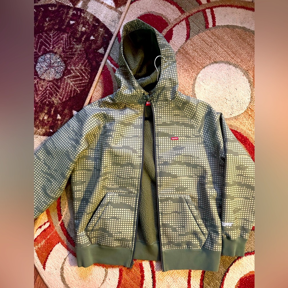 COPY - Supreme Windstopper Jacket (never worn)